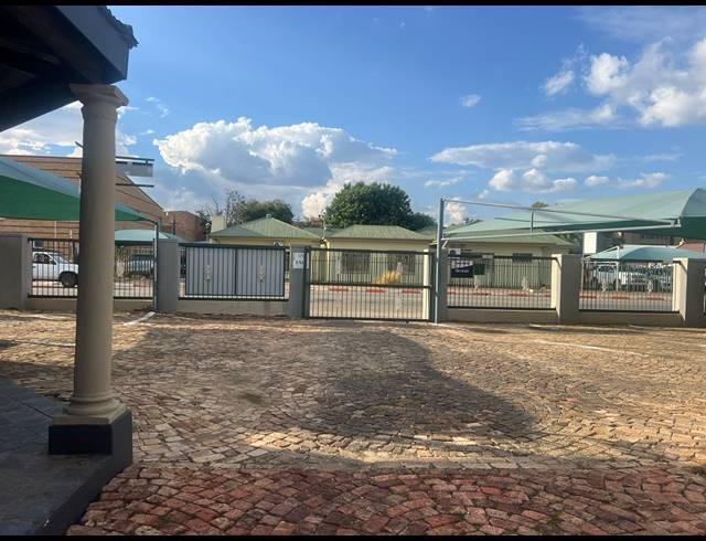 2,180M² BUSINESS CENTRE FOR SALE IN POTCHEFSTROOM CENTRAL